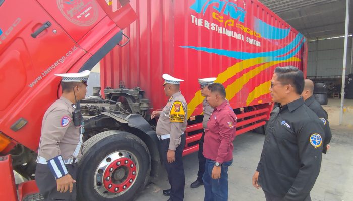 Polantas Cek Perusahaan Angkutan di Pekanbaru pada Ops Keselamatan LK 2026