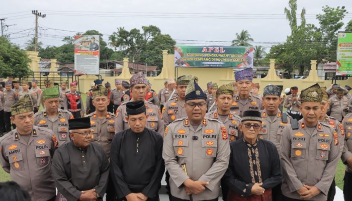 Polres Kampar Launching Penggunaan Tanjak dan Selempang, Lestarikan Budaya Melayu Riau