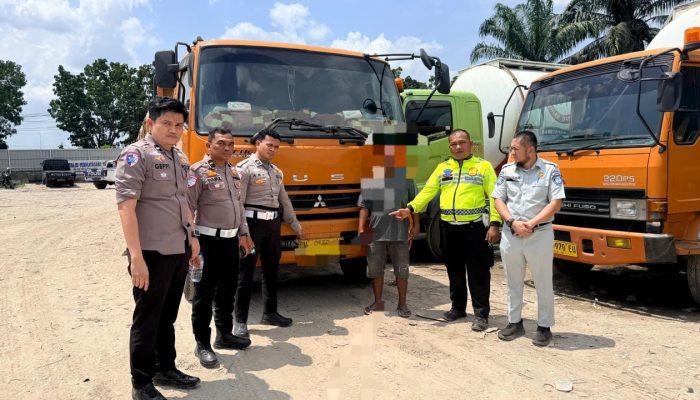 Pemotor Tewas Terlindas Truk di Jalan Lintas Pekanbaru–Bangkinang