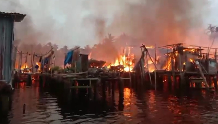 Permukiman Warga Gaung Inhil Terbakar, Api Cepat Menjalar ke 15 Rumah