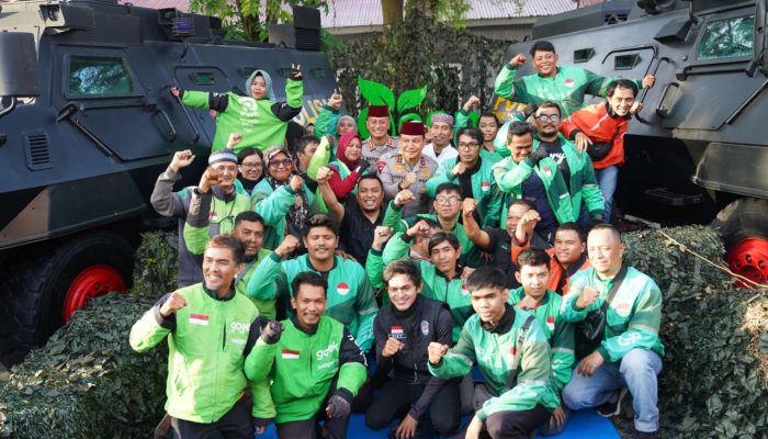 Silaturahmi Ramadan, Kapolda Riau Undang Ojol dan Mahasiswa Buka Puasa Bersama