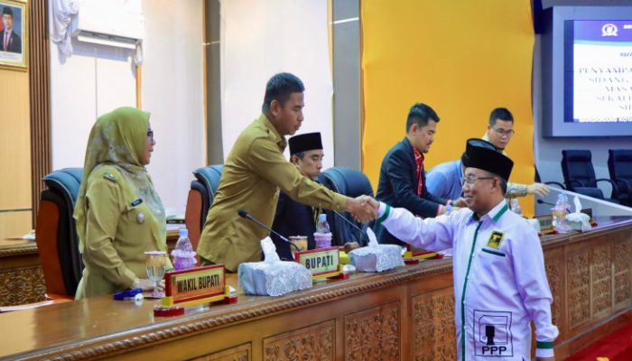 Bupati Kampar Hadiri Paripurna Laporan Reses DPRD