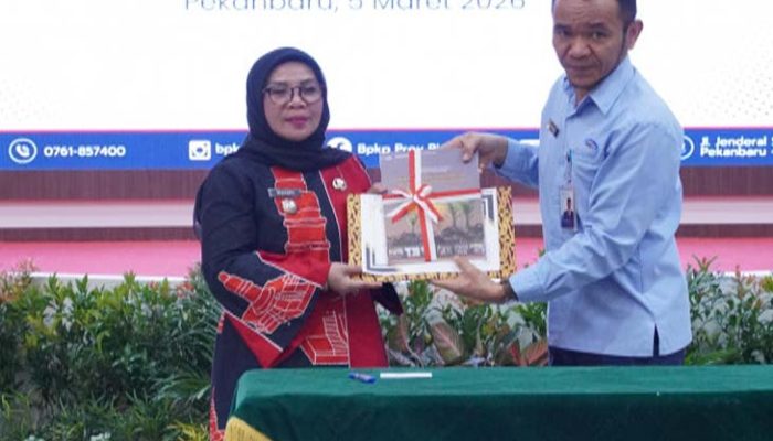 Evaluasi Anggaran 2026, Wabup Kampar Hadiri Penyerahan Laporan BPKP Riau