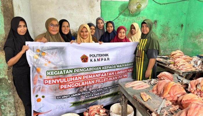Politeknik Kampar Edukasi UMKM Pekanbaru Olah Limbah Ikan Patin