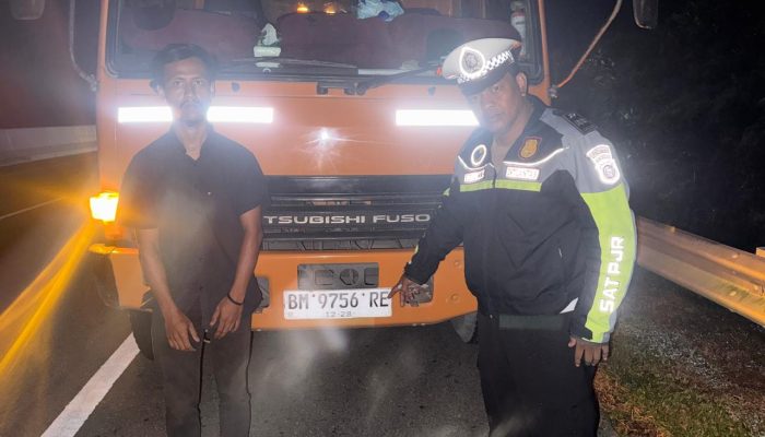 Minibus Seruduk Truk di Tol Permai, 2 Tewas