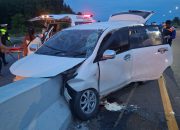 Mobil Avanza Tabrak U-Turn Tol Permai, 2 Penumpang Tewas