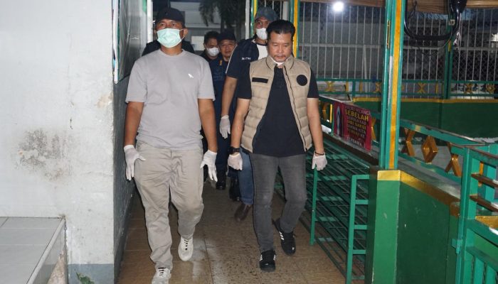 Razia Gabungan di Lapas Pekanbaru, Polisi Temukan HP hingga Benda Tajam di Blok Hunian