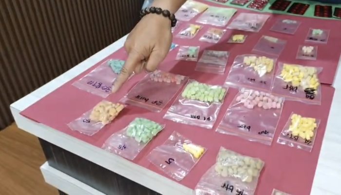Polisi Sita 558 Butir Ekstasi dan 21 Gram Sabu, Dua Pengedar Ditangkap