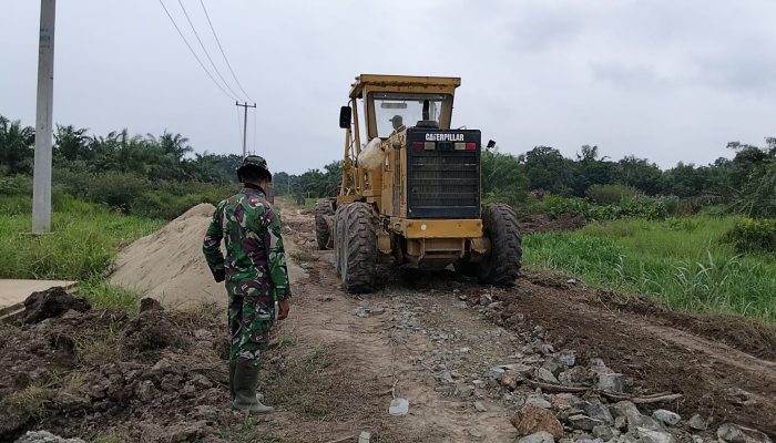 Satgas TMMD Ke-129 Tingkatkan Kualitas Jalan Penghubung Antarwilayah di Pelalawan