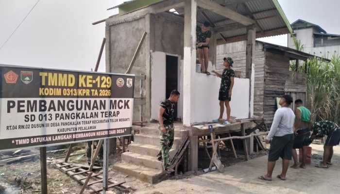 Pembangunan MCK SD 013 Pangkalan Terap Segera Rampung, Satgas TMMD Ke-129 Percepat Finishing