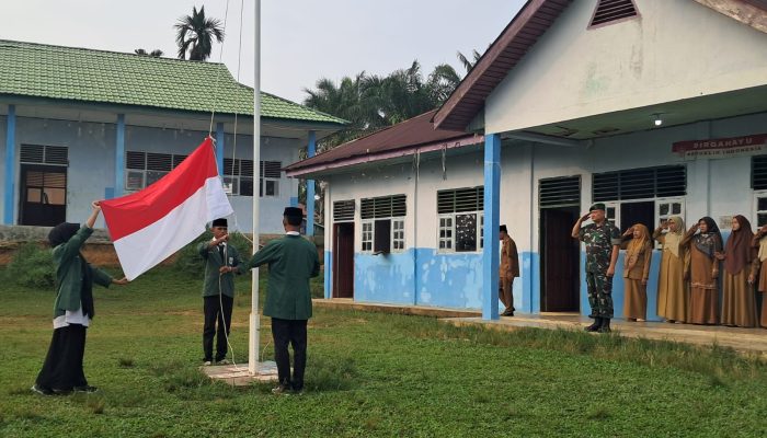 Kapten Roni Faslah Ajak Santri Rokan Hulu Masuk TNI