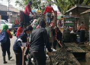 Gotong Royong Jelang HUT TNI, Pasar Pangkalan Kerinci Dibersihkan