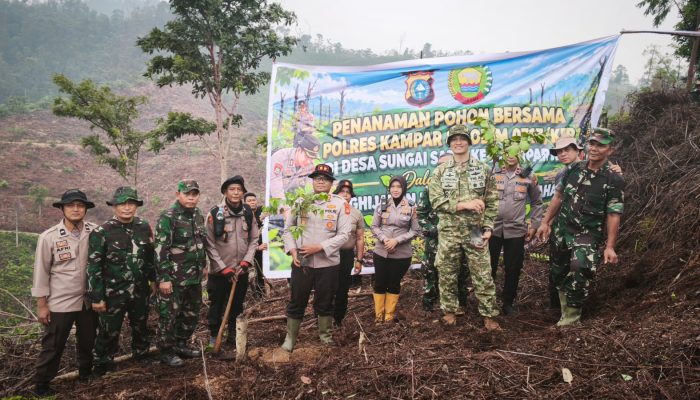 TNI-Polri Bersama Pulihkan Lahan Bekas Karhutla di Kampar