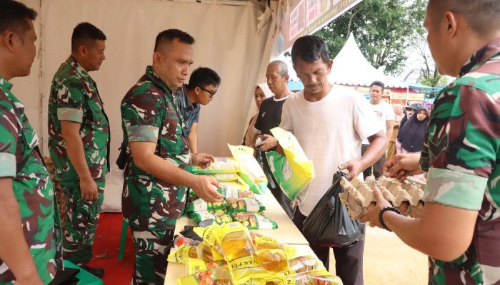 Warga Bangkinang Padati Bazar Murah HUT TNI