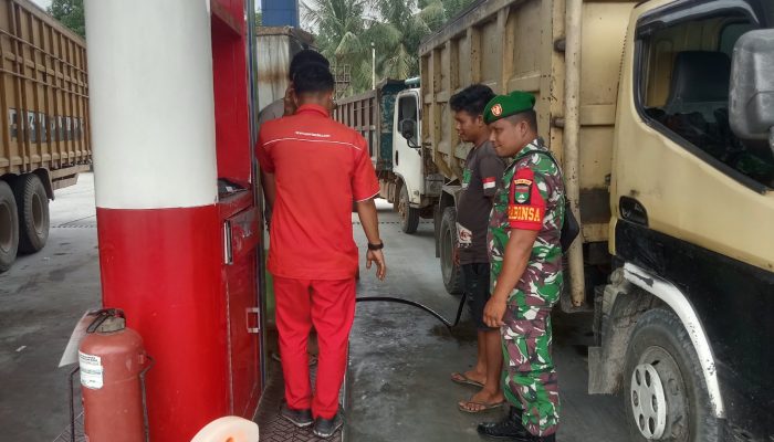 Cegah Kebakaran di SPBU, Babinsa Ingatkan Warga dan Petugas