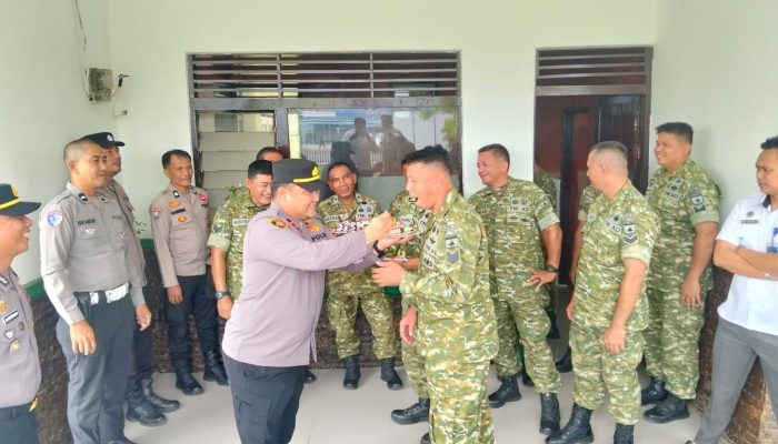 Koramil Polsek Bangkinang Beri Kejutan HUT TNI ke-81
