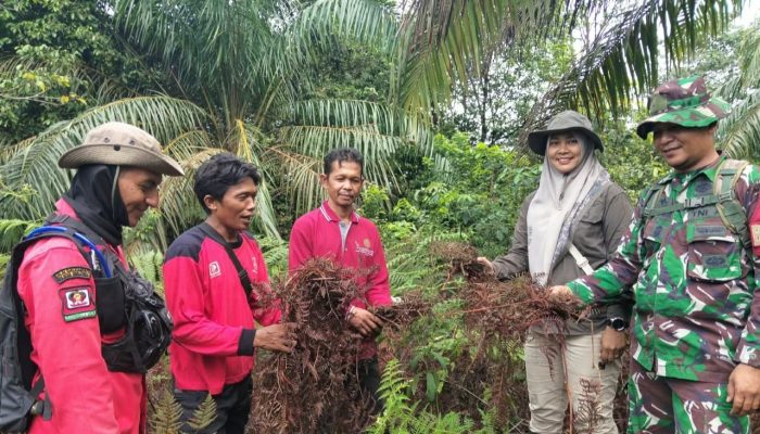 Babinsa dan Manggala Agni Perkuat Patroli Karhutla di Rohul