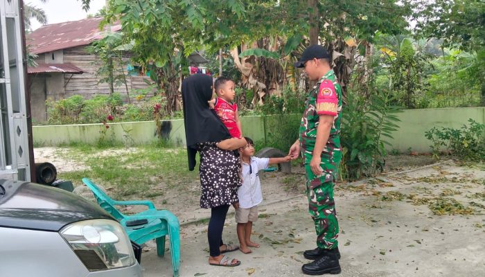 Lewat Komsos, Babinsa Siak Hulu Sosialisasikan Pencegahan Stunting