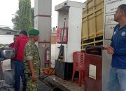 Babinsa Dorong Kedisiplinan Pengunjung SPBU untuk Cegah Kebakaran